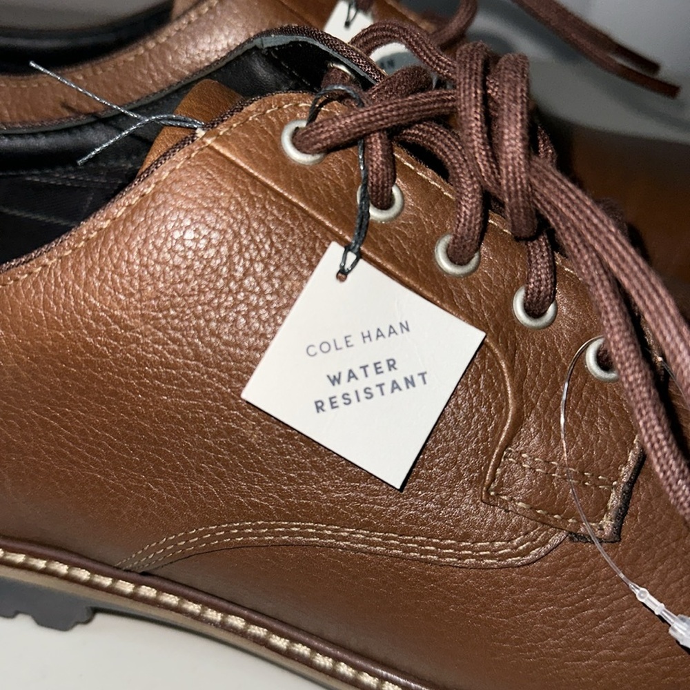 COLE HAAN WATER RESISTANT NEW, size 12, very comfy, last one! C37600